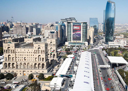 Les voitures et l'équipe sur la grille avant le départ du Grand Prix de F1 d'Azerbaïdjan 2019