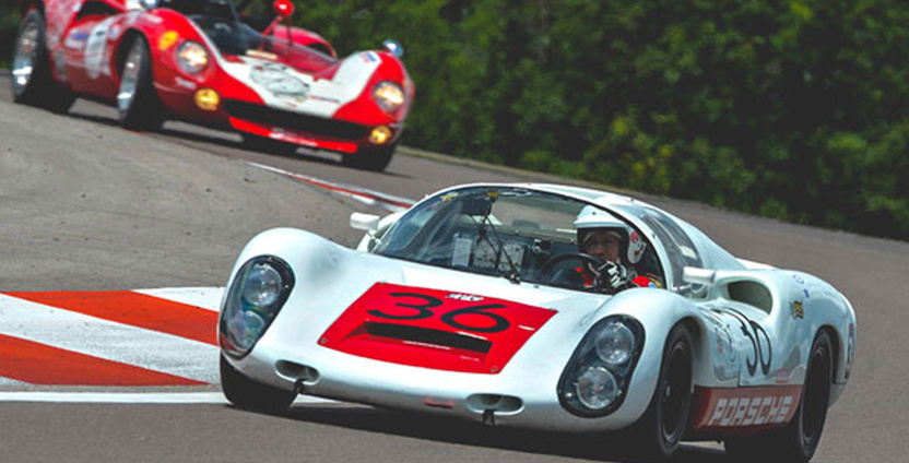 A blue Porsche on track during the Grand Prix l'age D'or