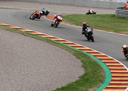 Actie op het circuit tijdens de MotoGP Germany race