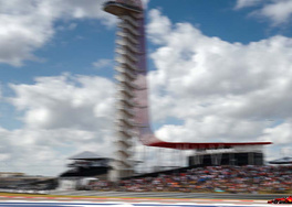Carlos Sainz in zijn Ferrari SF21 gaat door bocht 17 tijdens de F1 Grand Prix van de Verenigde Staten 2021