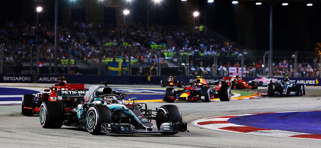 Lewis Hamilton in his W09 leads Sebastian Vettel through turn 2 and 3 during the 2018 Singapore F1 grand Prix